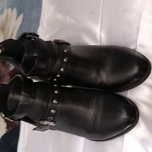 Top Mode Black Low Top Ladies Boots Size 61/2